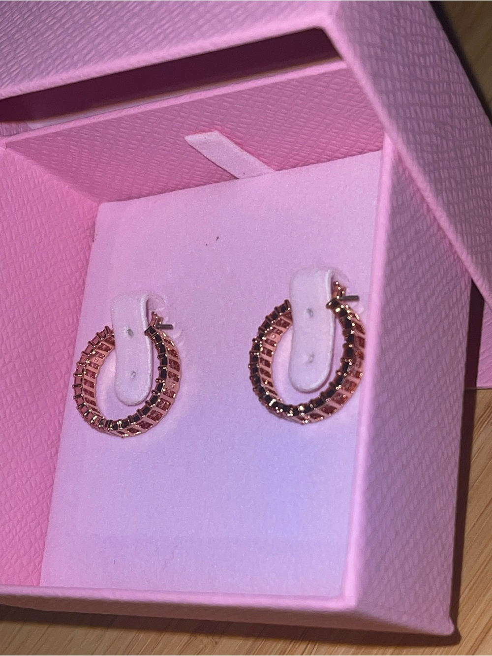 LAST ONE! SWAROVSKI Matrix hoop earrings, Pink Baguette, 18K rose gold finish - Picture 11 of 12